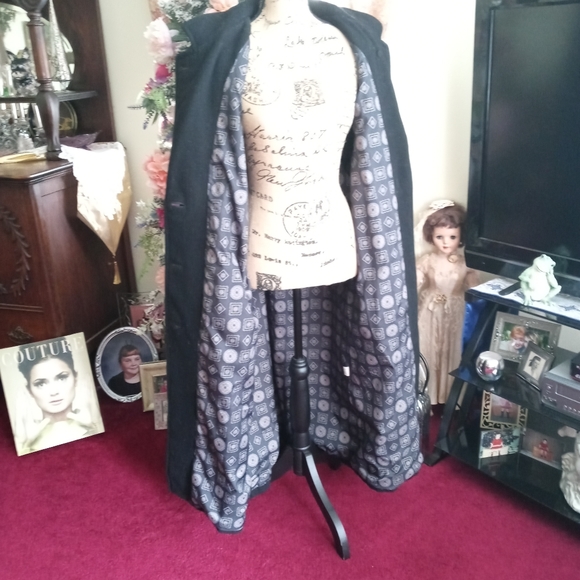 Set! Vintage Wool Coat + Scarf ❤🖤 - Picture 11 of 16